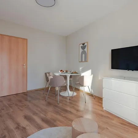 2-zimmer Mitte Mit Parkmoeglichkeit & Oepnv Anbindung ברלין