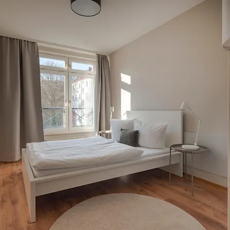 דירה 2-zimmer Mitte Mit Parkmoeglichkeit & Oepnv Anbindung *