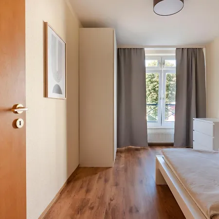 Apartamento 2-zimmer Mitte Mit Parkmoeglichkeit & Oepnv Anbindung