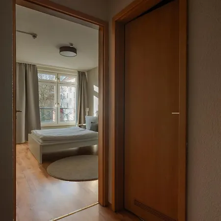 2-zimmer Mitte Mit Parkmoeglichkeit & Oepnv Anbindung * Berlim