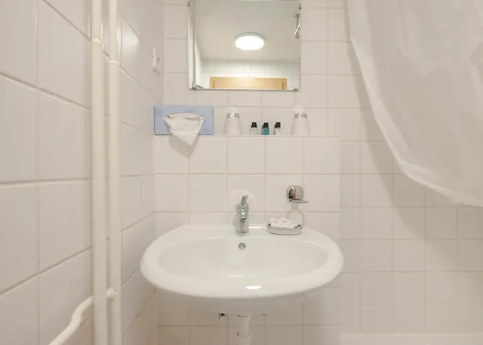 2-zimmer Mitte Mit Parkmoeglichkeit & Oepnv Anbindung *