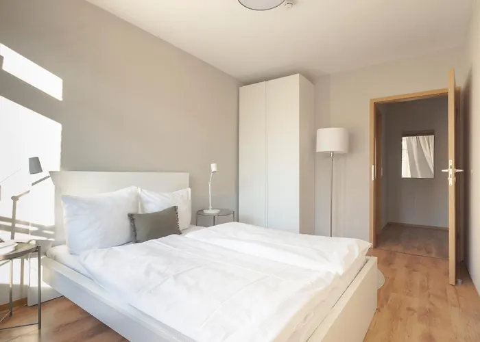 Daire 2-zimmer Mitte Mit Parkmoeglichkeit & Oepnv Anbindung *