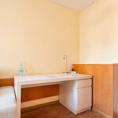 2-zimmer Mitte Mit Parkmoeglichkeit & Oepnv Anbindung Апартаменты *