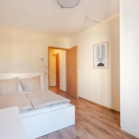 2-zimmer Mitte Mit Parkmoeglichkeit & Oepnv Anbindung Берлин