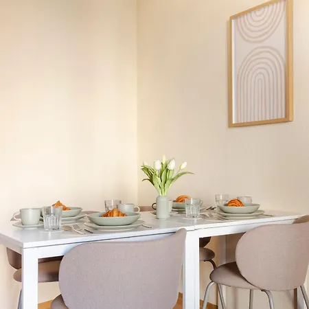 2-zimmer Mitte Mit Parkmoeglichkeit & Oepnv Anbindung * Berlin