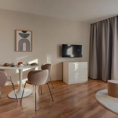 2-zimmer Mitte Mit Parkmoeglichkeit & Oepnv Anbindung *