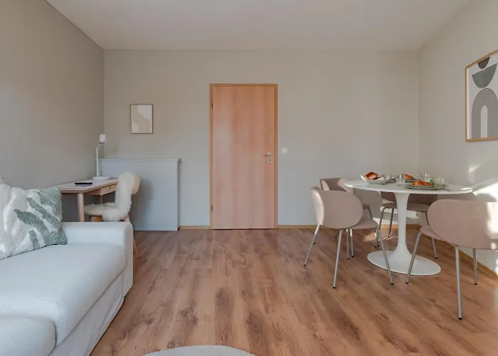 2-zimmer Mitte Mit Parkmoeglichkeit & Oepnv Anbindung * Berlino